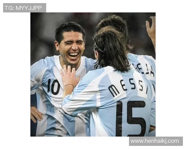 足球巨星展现个性纹身魅力 同框合影诠释热血与荣耀精神 足球巨星展现个性纹身魅力 同框合影诠释热血与荣耀精神