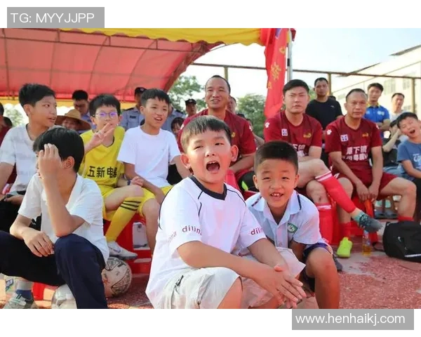 足球百大球星三套经典阵容解析 重温历史与现今的巅峰对决