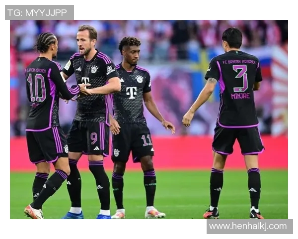 足球球星替补席焦虑表现 握紧双手咬指甲引发网友热议